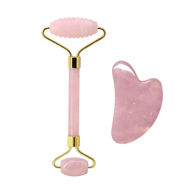 Le duo du Kit Rituel Rose Mésange — rouleau de massage et pierre gua sha en quartz rose